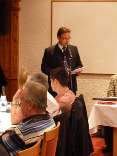 Schatzmeister Volker Kurz hält seinen Rechenschaftsbericht.  - Schatzmeister Volker Kurz hält seinen Rechenschaftsbericht. 