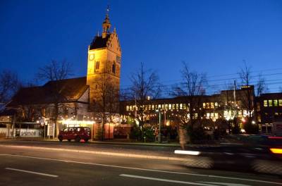 Fellbachs Wahrzeichen, die Lutherkirche, auf dem Kirchplatz im Herzen der Stadt. - Fellbachs Wahrzeichen, die Lutherkirche, auf dem Kirchplatz im Herzen der Stadt.