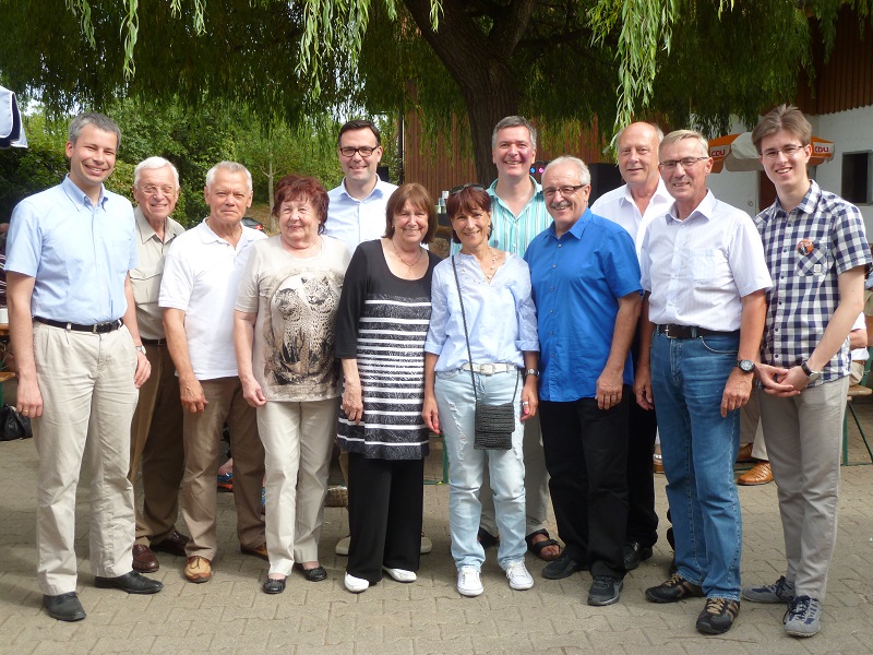 Steffen Bilger (ganz links) mit geehrten Fellbacher CDU-Mitgliedern.